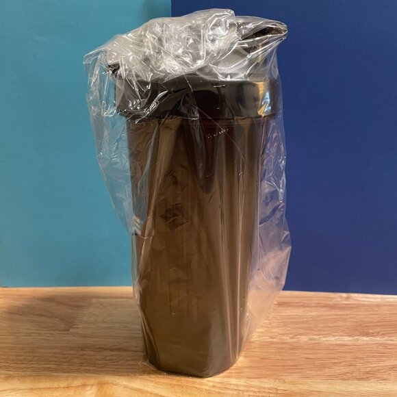 NWT - Rule 1 (R1) Proteins - Premium Leakproof Shaker Bottle - Black, 20 Oz - Picture 2 of 6